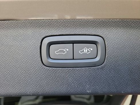 Used 2024 Volvo XC90 B5 Plus w/ Protection Package Premier AWD/4WD image 11