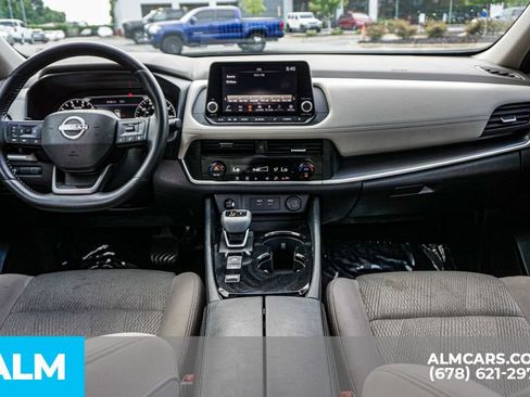 Used 2025 Nissan Rogue SV FWD image 25