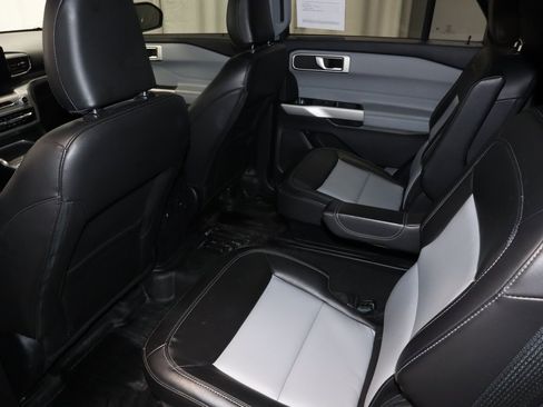 Certified 2022 Ford Explorer XLT w/ Equipment Group 202A image 20