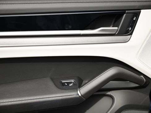 New 2025 Porsche Cayenne Coupe image 27