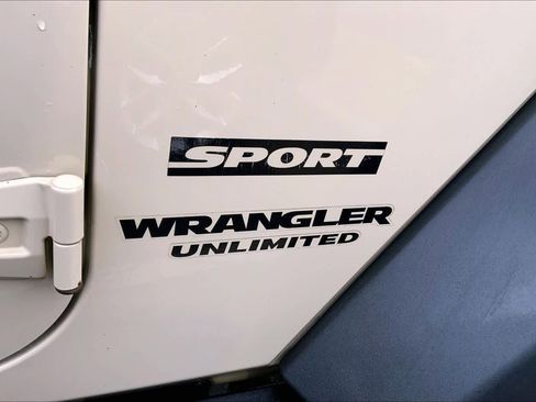 Used 2011 Jeep Wrangler Unlimited Sport image 27