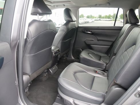 Used 2024 Toyota Highlander XLE image 15