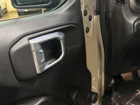 Used 2022 Jeep Wrangler Sport AWD/4WD image 10