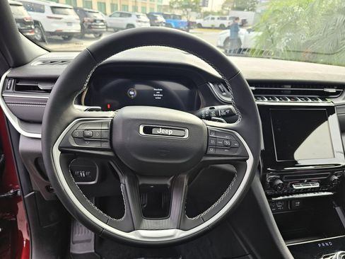 New 2025 Jeep Grand Cherokee L Laredo image 24