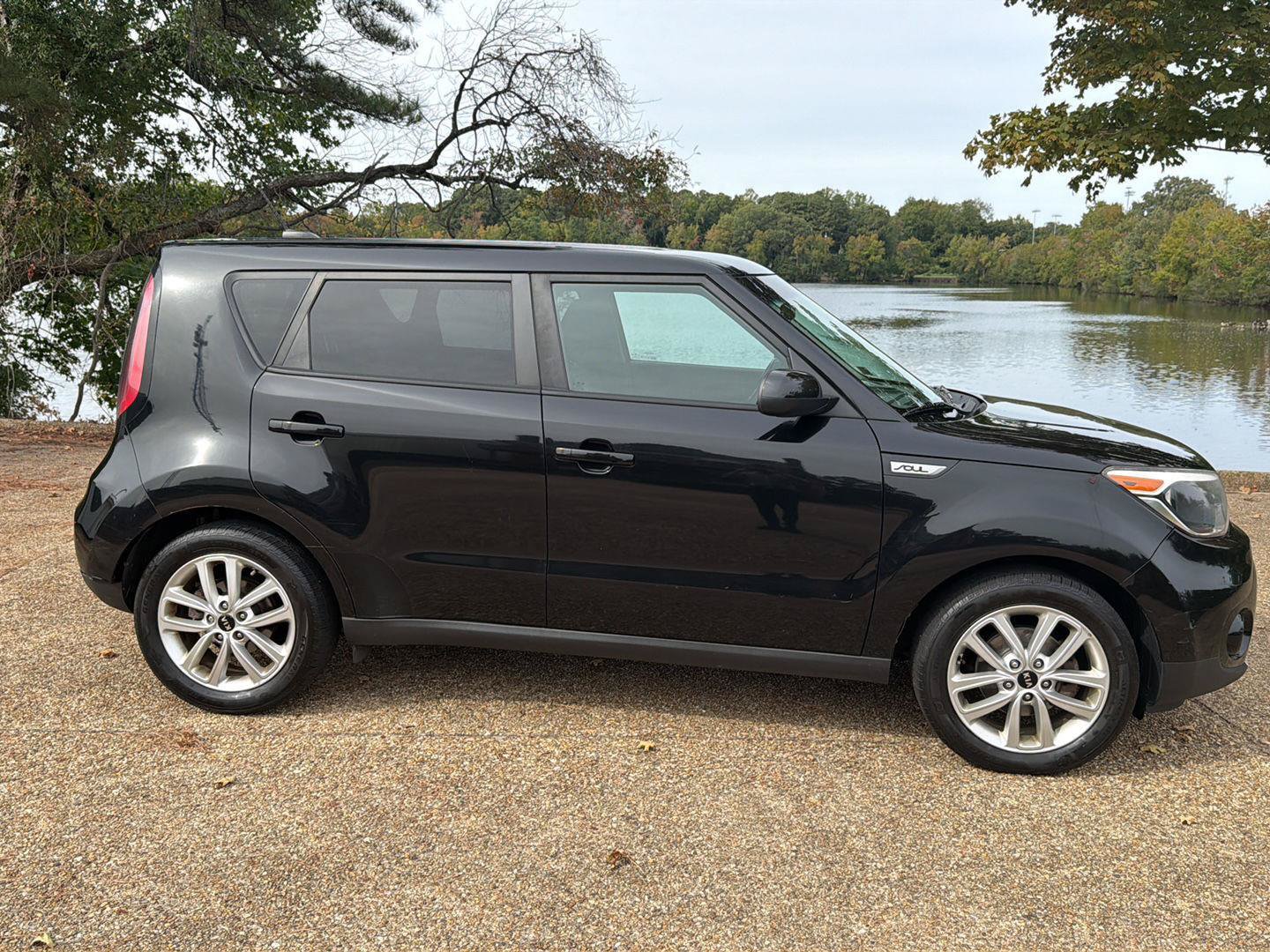 Used 2017 Kia Soul + FWD image 3