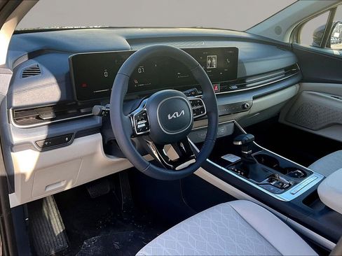 New 2026 Kia Carnival EX image 7