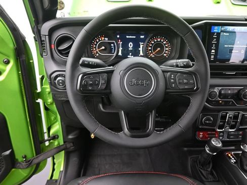 Used 2025 Jeep Gladiator Rubicon w/ Convenience Group AWD/4WD image 38