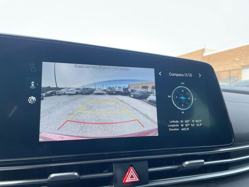 Used 2025 Hyundai Elantra SEL image 24