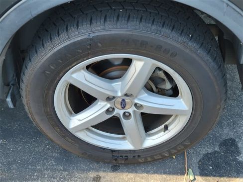 Used 2019 Ford Explorer XLT w/ Equipment Group 201A image 4