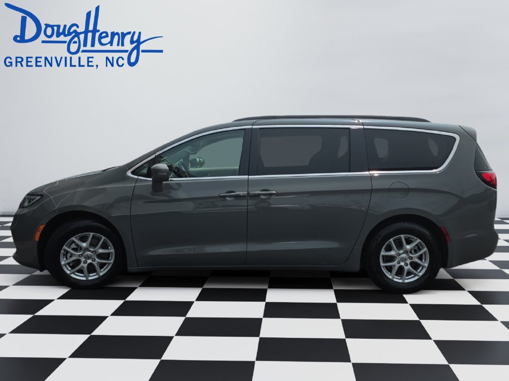 Used 2022 Chrysler Pacifica Touring-L FWD image 2