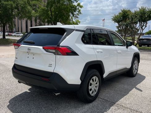 Used 2022 Toyota RAV4 LE image 7