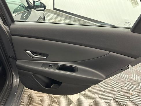 Used 2025 Hyundai Elantra SEL FWD image 16