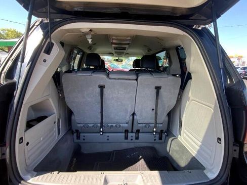 Used 2013 Volkswagen Routan SE image 6