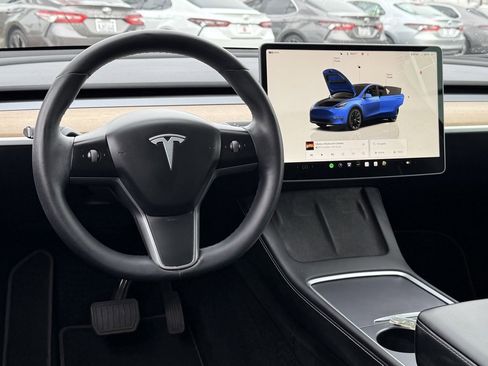 Used 2023 Tesla Model Y Long Range image 31