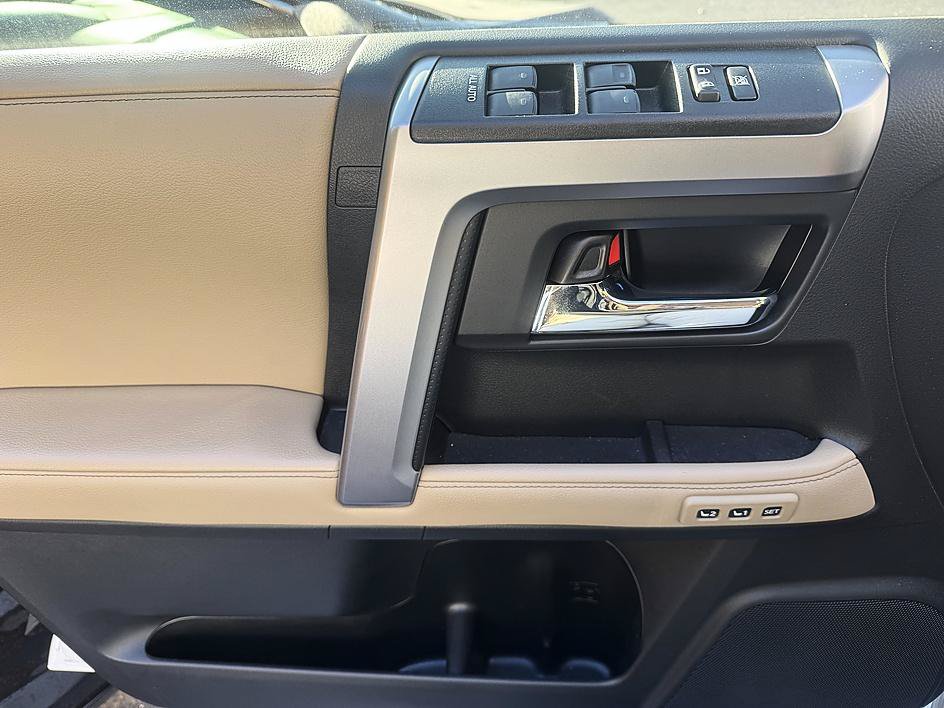 Used 2016 Toyota 4Runner Limited AWD/4WD image 8