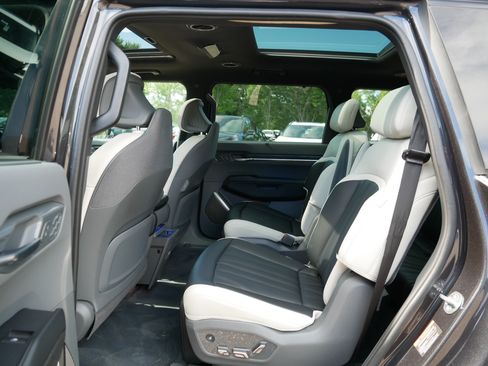 Used 2024 Kia EV9 GT-Line AWD/4WD image 34
