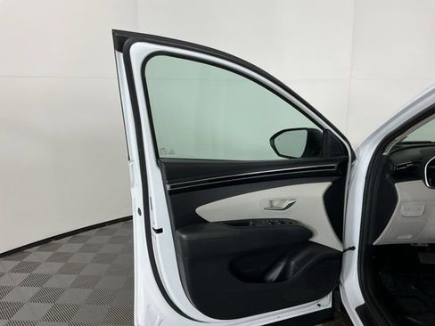 Used 2022 Hyundai Tucson SE w/ Winter Package AWD/4WD image 12