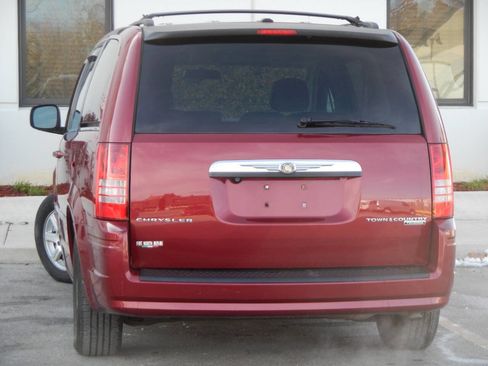Used 2010 Chrysler Town & Country Touring Plus image 13