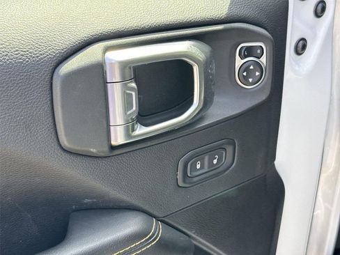 Used 2025 Jeep Wrangler Sahara image 20