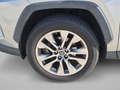 Used 2019 Toyota RAV4 Limited FWD image 10