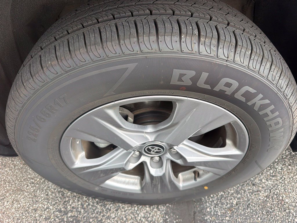 Used 2024 Toyota RAV4 XLE AWD/4WD image 3