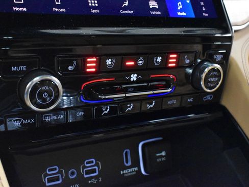 Used 2022 Jeep Grand Cherokee L Summit w/ Advanced Protech Group IV image 22