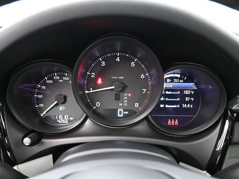 Certified 2025 Porsche Macan AWD/4WD image 19