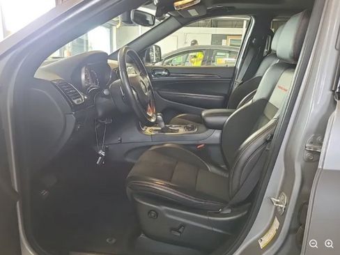Used 2019 Jeep Grand Cherokee Trailhawk AWD/4WD image 9