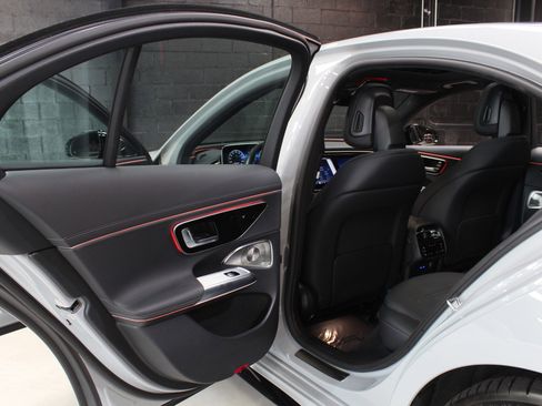 Used 2025 Mercedes-Benz E 53 AMG e 4MATIC Sedan image 42