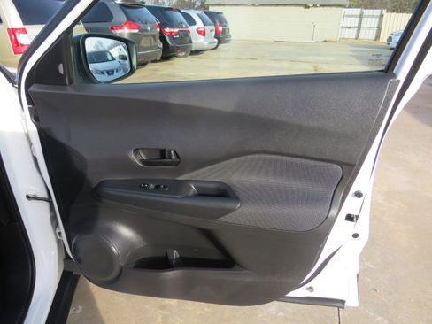 Used 2020 Nissan Kicks S image 16