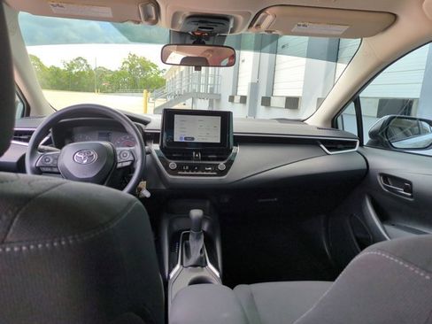 Used 2025 Toyota Corolla LE image 16