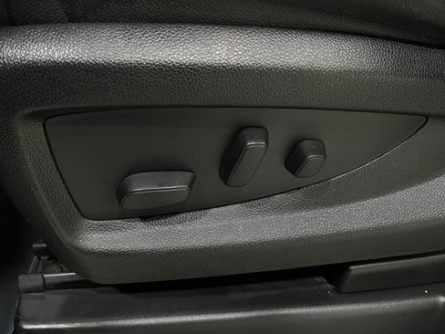 Used 2018 Chevrolet Suburban LT image 19