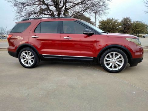 Used 2015 Ford Explorer XLT w/ Equipment Group 202A image 4