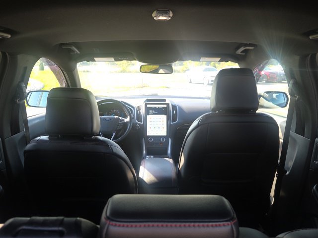 Used 2021 Ford Edge ST-Line FWD image 12