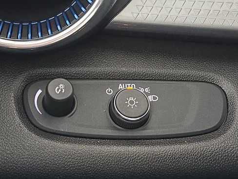 Used 2025 Chevrolet Trax LT image 23