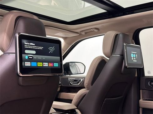 Used 2022 Lincoln Navigator L Reserve image 21