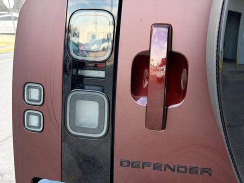 New 2026 Land Rover Defender 130 X-Dynamic SE image 10