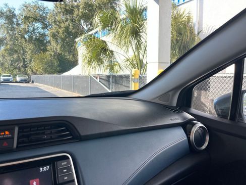 Used 2025 Nissan Versa SV image 35