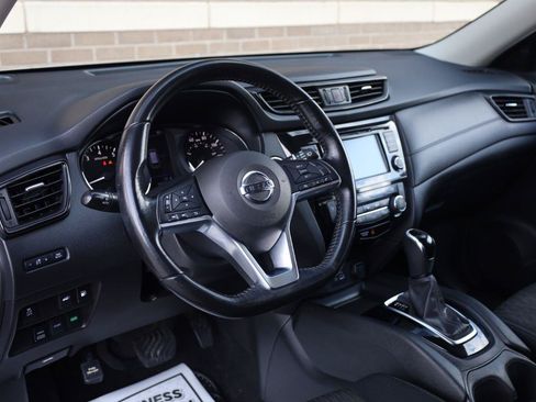 Used 2018 Nissan Rogue SV AWD/4WD image 16