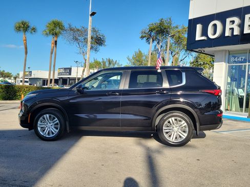 Used 2024 Mitsubishi Outlander ES image 8