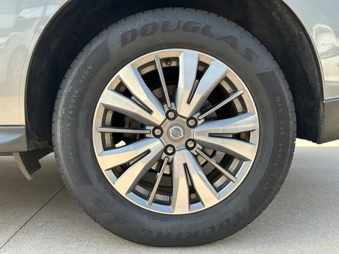 Used 2020 Nissan Pathfinder SL FWD image 31