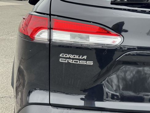 Certified 2023 Toyota Corolla Cross LE image 10