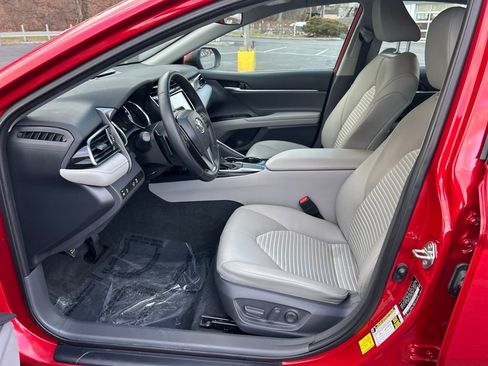 Certified 2020 Toyota Camry SE image 17