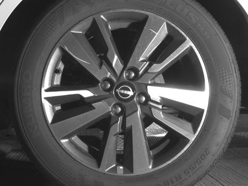 Used 2025 Nissan Versa SV FWD image 14
