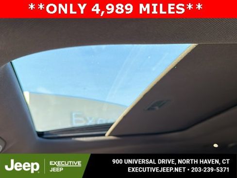 Used 2025 Jeep Grand Cherokee Altitude image 11