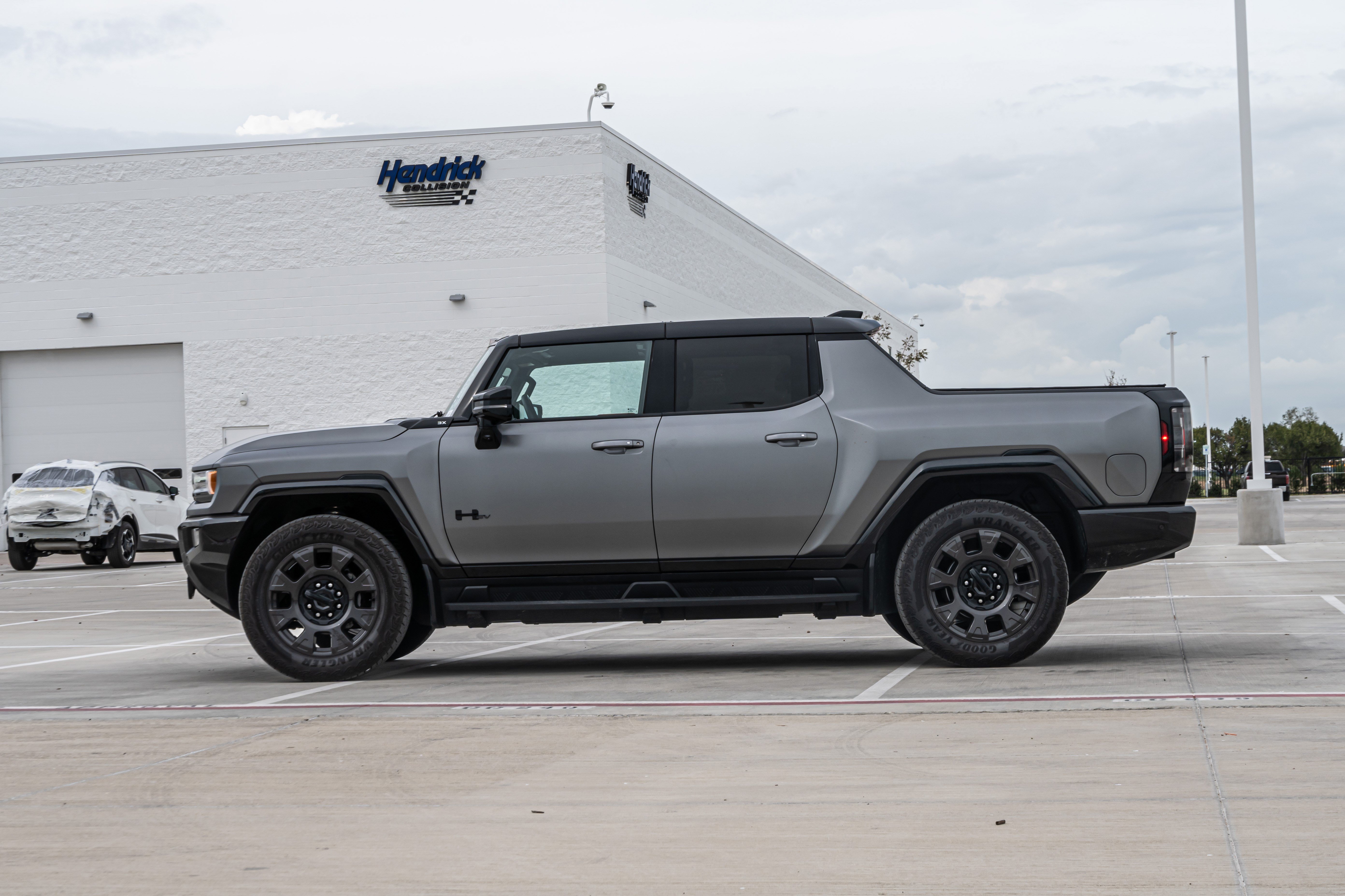 Used 2026 GMC Hummer EV 4x4 Crew Cab w/ Carbon Fiber Edition Package image 6