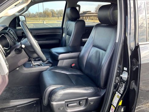 Used 2018 Toyota Sequoia SR5 image 7