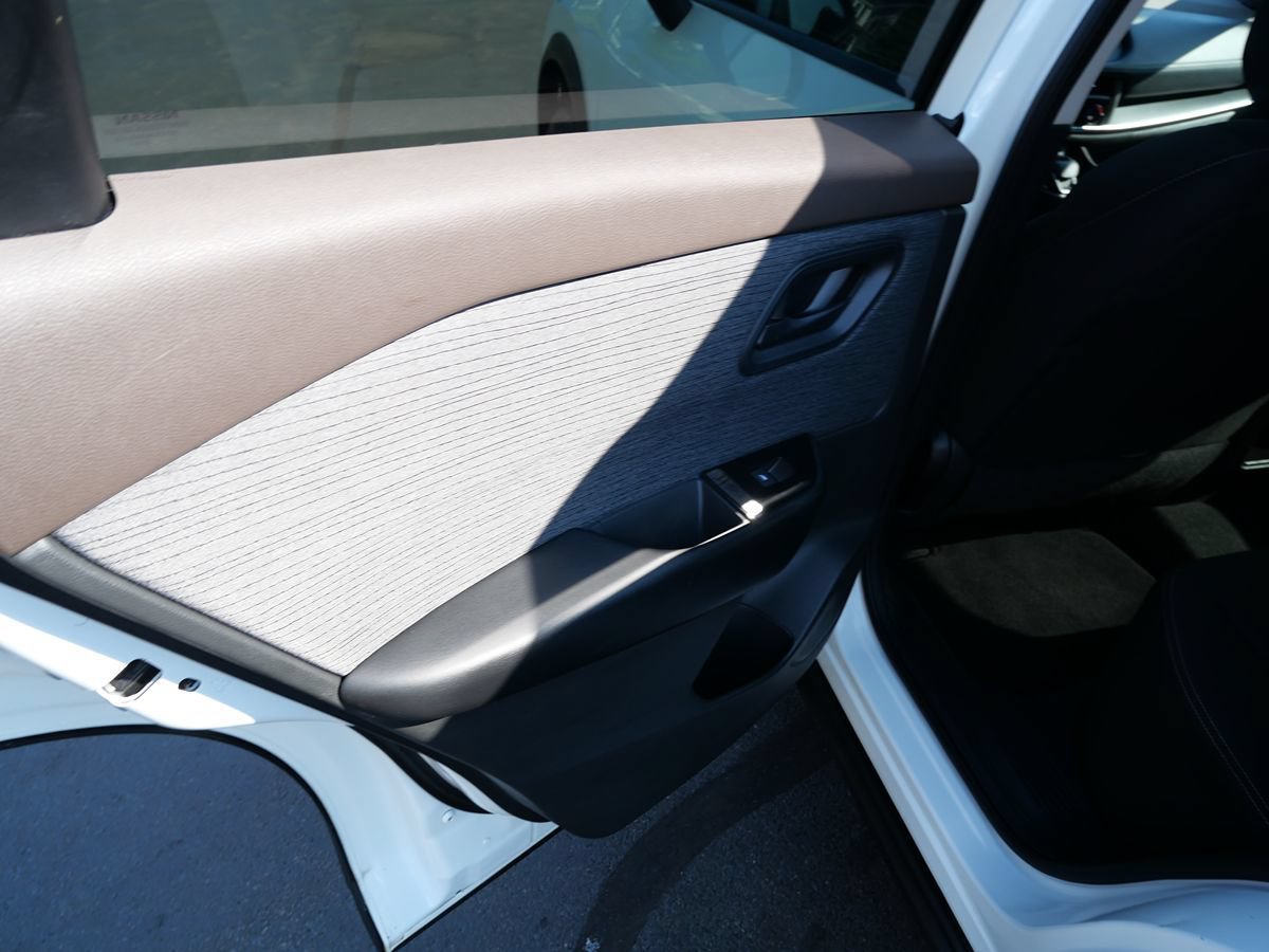 Used 2023 Nissan Rogue S AWD/4WD image 17