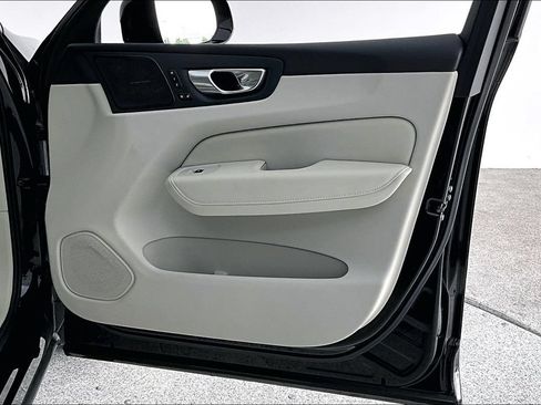 Certified 2024 Volvo XC60 B5 Ultimate w/ Protection Package Premier AWD/4WD image 23