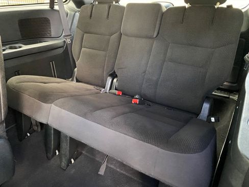 Used 2018 Dodge Grand Caravan SE FWD image 38